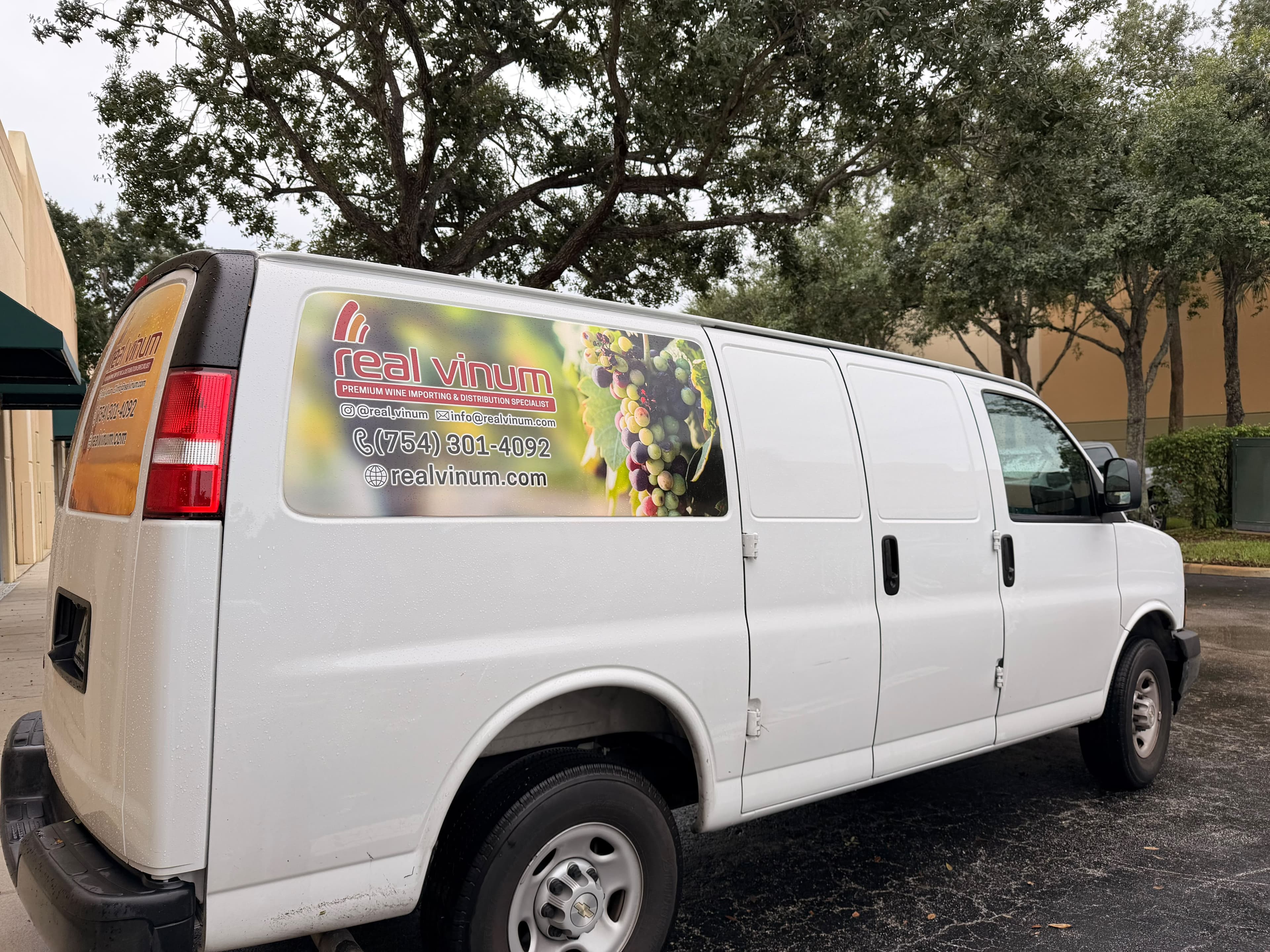 A Real Vinum delivery truck